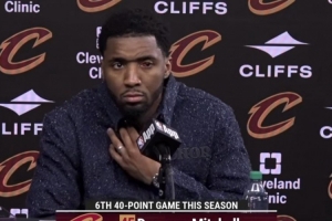 米切尔谈眼睛：能看见了&医生说没大问题 实际上没看起来那么糟糕