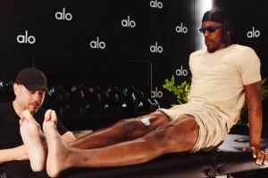 巴特勒晒复健照：物理治疗加上ALO Men的专业指导=成功