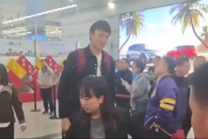 侯向锋：淡厚然已经落地太原&明晚参加体测 刘传兴伤情无大碍