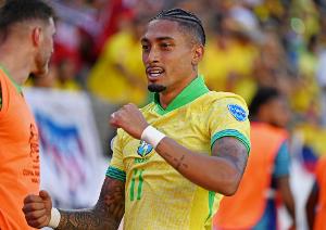 记者：拉菲尼亚感觉自己腿筋拉伤，若确诊预计将缺席数周