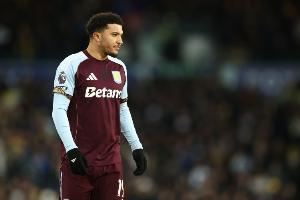 记者：维拉与埃尔切进行热身赛，上半场桑乔肩部受伤