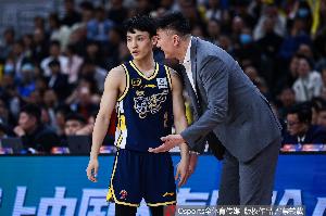 媒体人：若杜锋能把更多精力放到CBA赛场上 广东保住前四问题不大