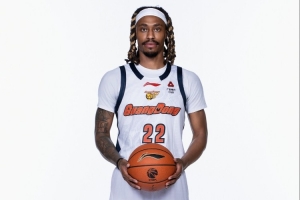 媒体人：广东内线高度不够外线3分不准 麦考尔只会冲筐压根没组织