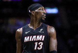 低迷！阿德巴约半场9投仅2中拿到7分9板 正负值-31最低