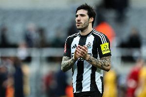 莫雷托：曼联中场引援首选托纳利，球员估价1亿欧左右