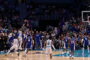 恩比德飞起来了！黄蜂绝命三分 恩比德飞扑大帽扇出界！