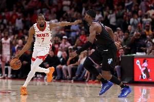 KG：火箭没控卫所以把太多重担压在杜兰特身上 组织&得分一把抓