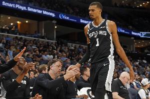 文班亚马今天仅用8分40秒就砍两双 创NBA历史最快纪录