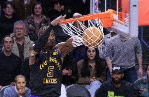 海斯：教练一直让我和艾顿注入活力保护禁区 这是我们要坚持做的