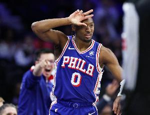 末节6中1！马克西20中7拿到23分7板9助2帽 5次犯规