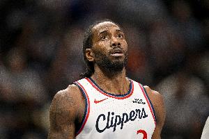 今天没手感！伦纳德上半场8中3&三分3中0仅得8分3板