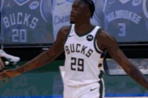 为兄弟高兴！字母弟替补登场 字母哥起身鼓掌加油