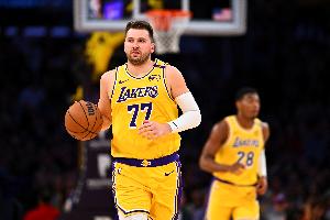 八村塁：东契奇在场下带来了积极的能量 这真的帮助了整个球队