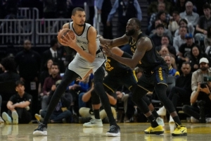 周三竞彩篮球强档：马刺开足马力 勇士伤兵满营