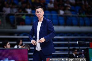 媒体人：险胜难掩隐患！青岛三分22投2中 心态松懈急需调整迎硬仗