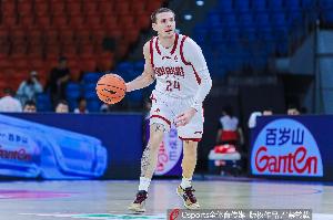 得分有东西的！盖伊出战16分钟 7中5&4罚全中拿到15分3助攻