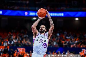 媒体人：这才是真外援 里勒凭一己之力翻盘 北京男篮外援差距刺眼