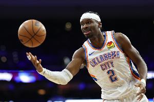 阿里纳斯：联盟故意给卢卡&文班离MVP很近的错觉 其实SGA已经稳了