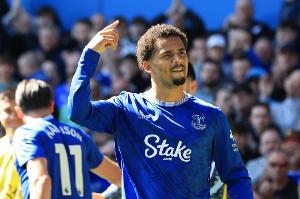 媒体人：曼联在重点关注恩迪亚耶，球员对加盟持开放态度