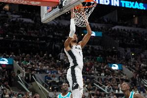 文班：我专注提升某个点时会顾此失彼 要始终如一地兼顾所有方面