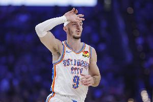 明日雷霆主场迎战湖人 卡鲁索因生病本场比赛出战成疑