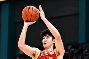 拼尽全力！赵嘉仁9中7空砍20分 第三节独得13分