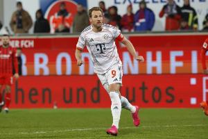 记者：凯恩今日在室内进行健身单车训练