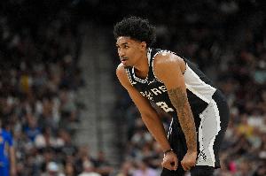 哈珀赛季至今场均10+且命中率50%+ 有望打破魔术师最年轻后卫纪录