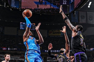 差距也太大了！雷霆上半场甩进32球 限制湖人只出手35次！