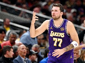 开局被爆！湖媒：以这种团队表现来看 东契奇距离MVP还差得很远