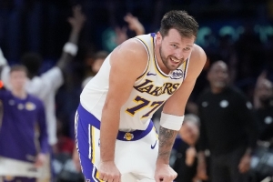 旧伤复发？东契奇2月份缺席四场比赛就是因为左腿筋受伤