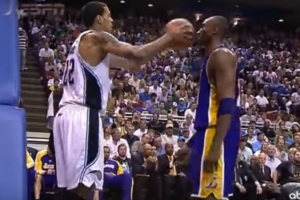 巴爷：科比肘击之类的小动作很多 有次打得我真想把他的头拧下来