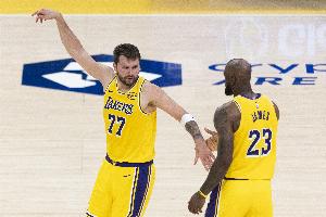 詹姆斯：健康是最重要的财富 斯玛特东契奇都伤了&看后续情况如何