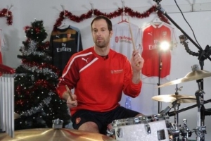 切赫：打鼓教会我如何用不同的方式使用四肢，未来想执教一支球队