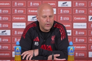 斯洛特：希望萨拉赫再添两座奖杯 对阵曼城让伊萨克首发没有意义