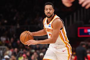 依旧很稳定！麦科勒姆半场5中4&三分3中3砍下16分5助