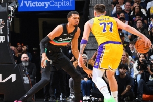 范弗里特：东契奇场均40+MVP排名却下滑 文班一发声就成榜首？