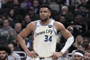 错过弟弟生涯首秀！字母哥不满球队决定：他基本是我拉扯大的