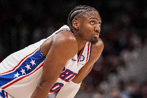 场均28.8分6.8助2.0断！马克西出战达65场 具备赛季奖项评选资格