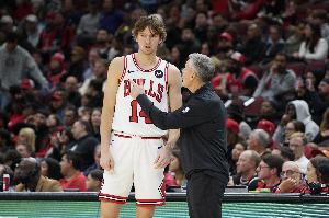 别太离谱！公牛首节五先发合计10中0 仅罚球拿到2分