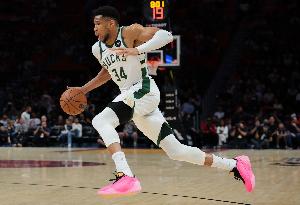 字母哥：我很健康&现在就能出战 但我不知道他们在玩什么把戏