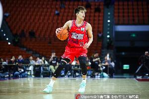 郭艾伦及家人遭熟人诈骗千万！媒体人：CBA球员也要提高反诈意识