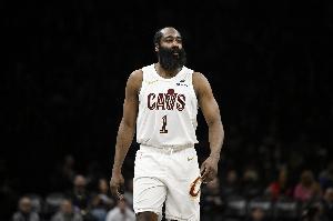 阿特金森：哈登在场上执教&一直在沟通 队友们适应得很快