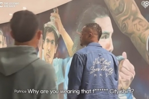 邮报：埃弗拉、朴智星参观特维斯豪宅，前者嘲讽特维斯穿曼城球衣