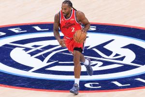 洒洒水！伦纳德转身上篮命中砍下本场第20分！连续54场砍下20+！