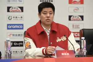 暴怒！潘江：比赛打得非常难看 球员没防守 投手出机会了也不投篮