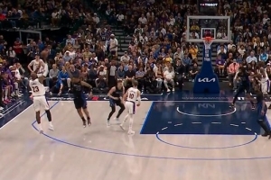 苦苦支撑！詹姆斯侧翼三分命中 9中8独得19分带队追赶