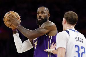 新秀赛季40+场次对比：弗拉格4次 詹姆斯仅1次