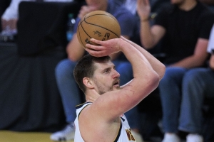 当世第一！约基奇最近7场场均27.7分15.3板13.4助 投篮53.3%