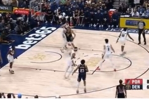 灵活的胖子！约基奇晃起克林根 随即突进篮下压哨反篮上进